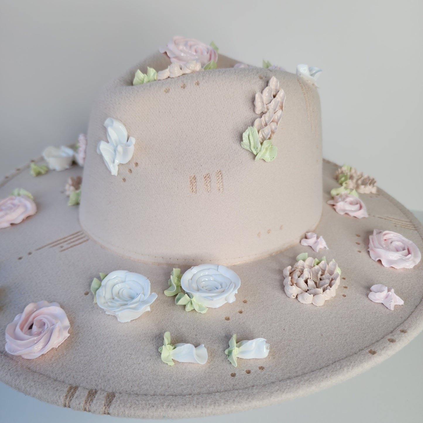 3D Art Hat Flowers Ivory