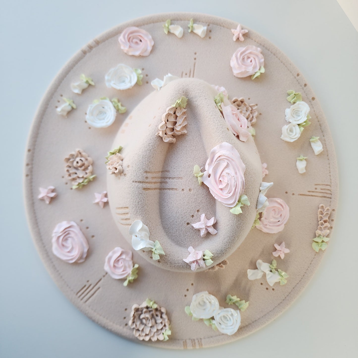 3D Art Hat Flowers Ivory