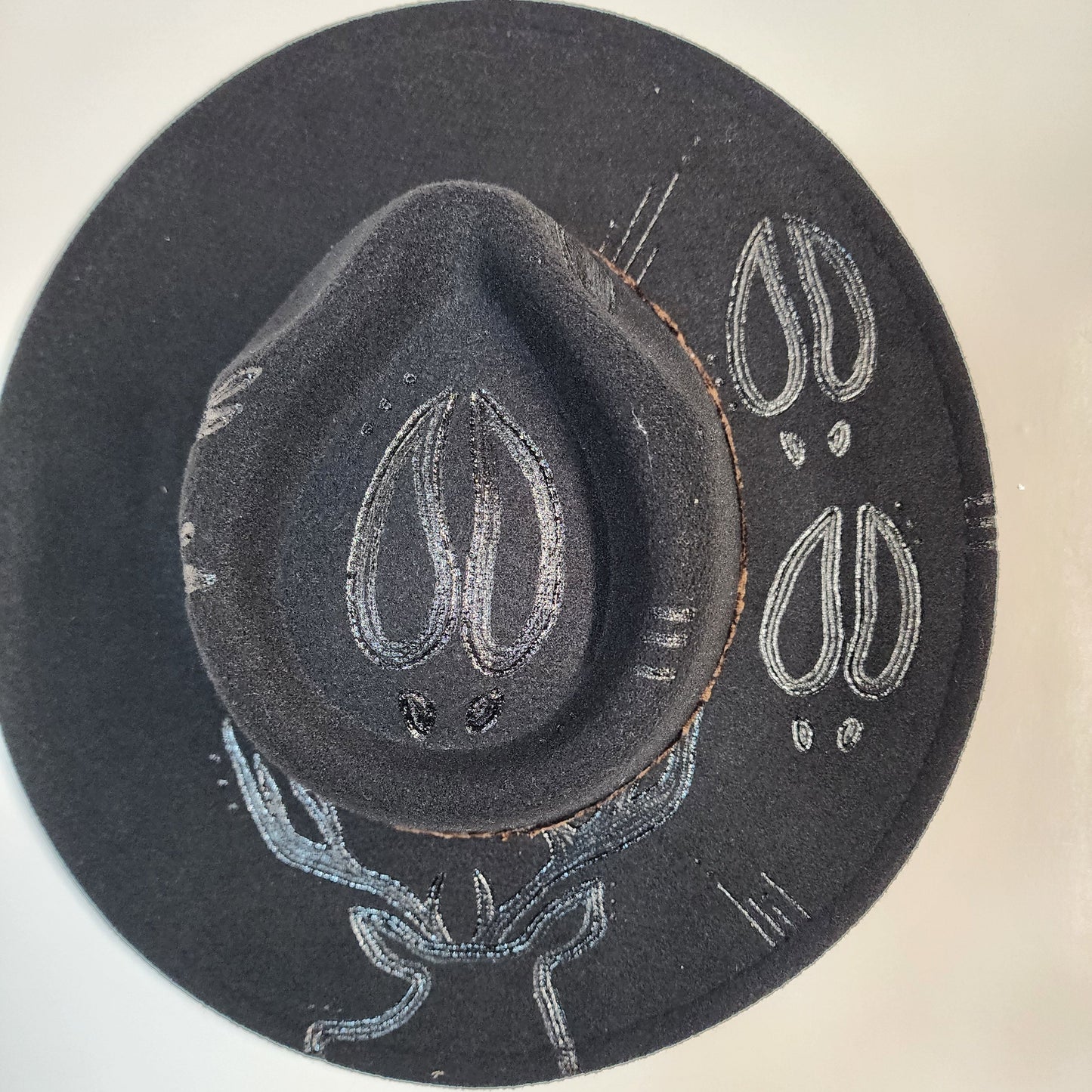 Deer & tracks PETITE hat